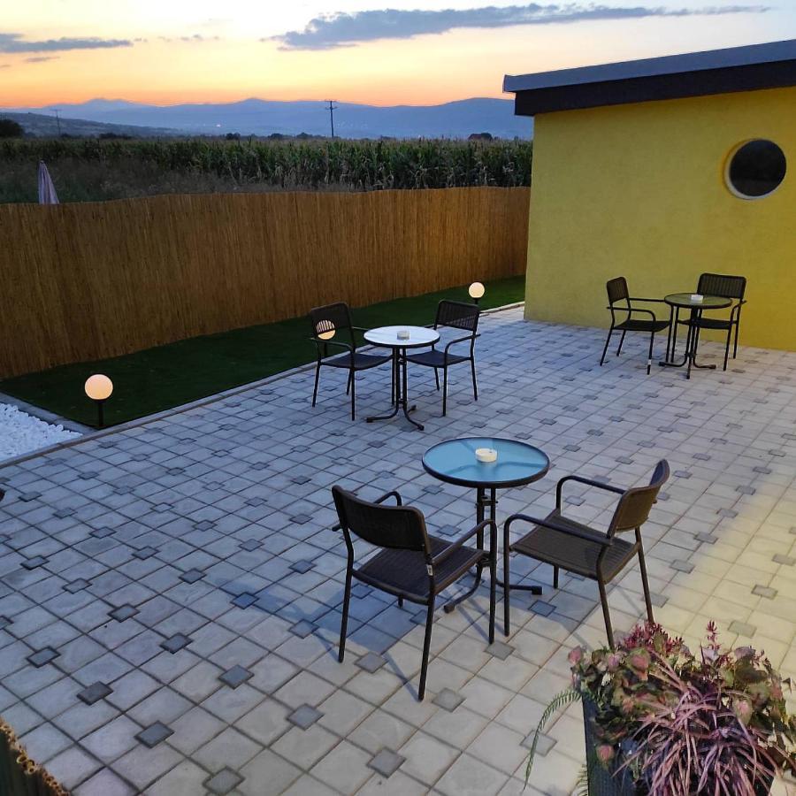 V & V Villa Lalince Exterior foto