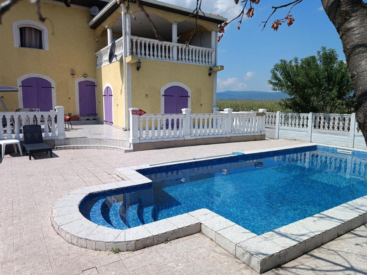 V & V Villa Lalince Exterior foto