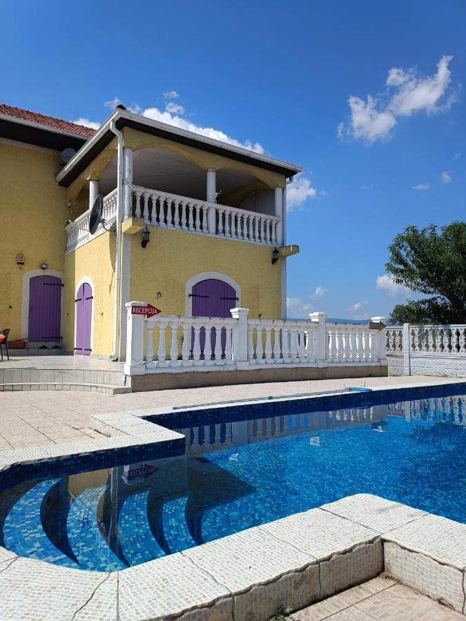 V & V Villa Lalince Exterior foto